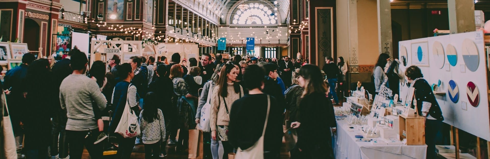 hôtesse d'accueil animation stand