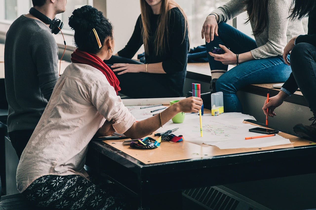 employé boutique étudiant