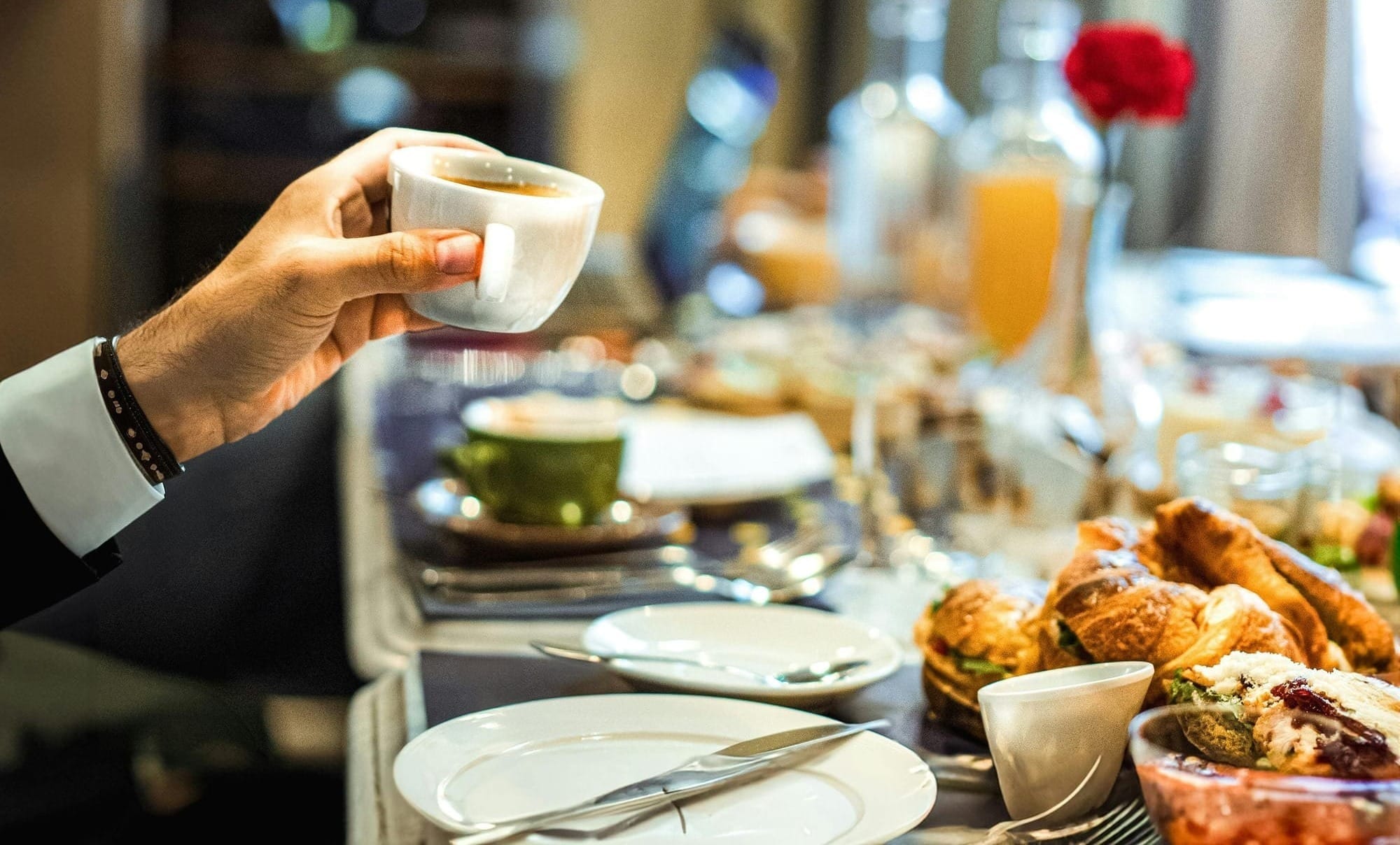 Besoin d’un serveur pour le service du matin ? Optez pour un extra étudiant